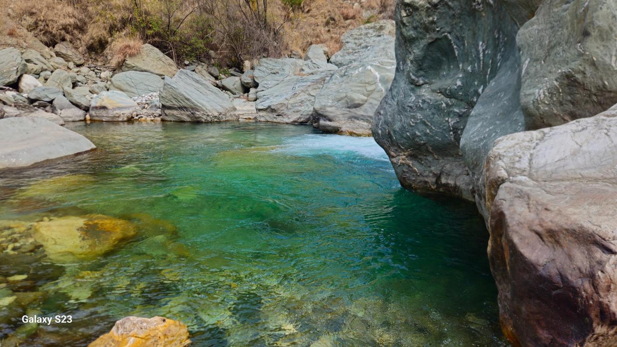 The Fiza Retreat Tirthan Banjār Εξωτερικό φωτογραφία