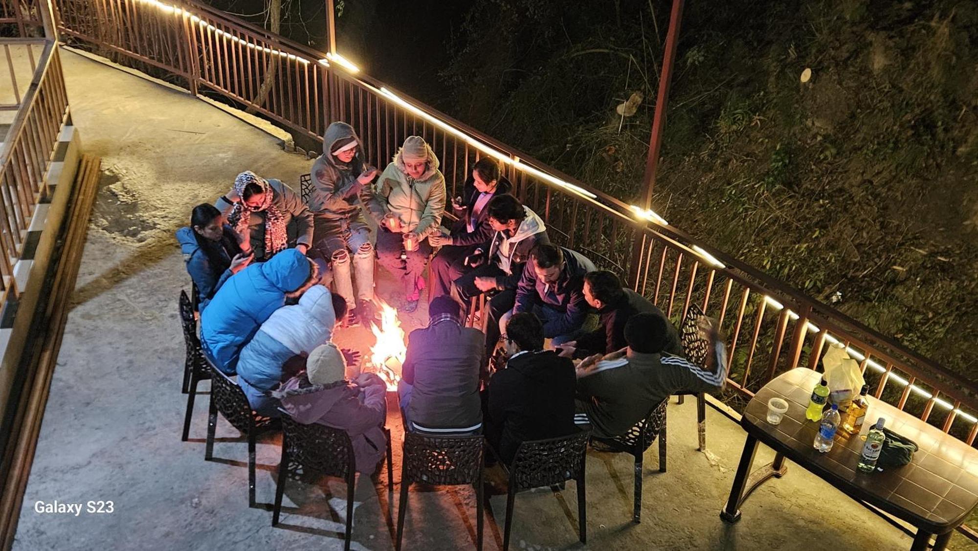 The Fiza Retreat Tirthan Banjār Εξωτερικό φωτογραφία