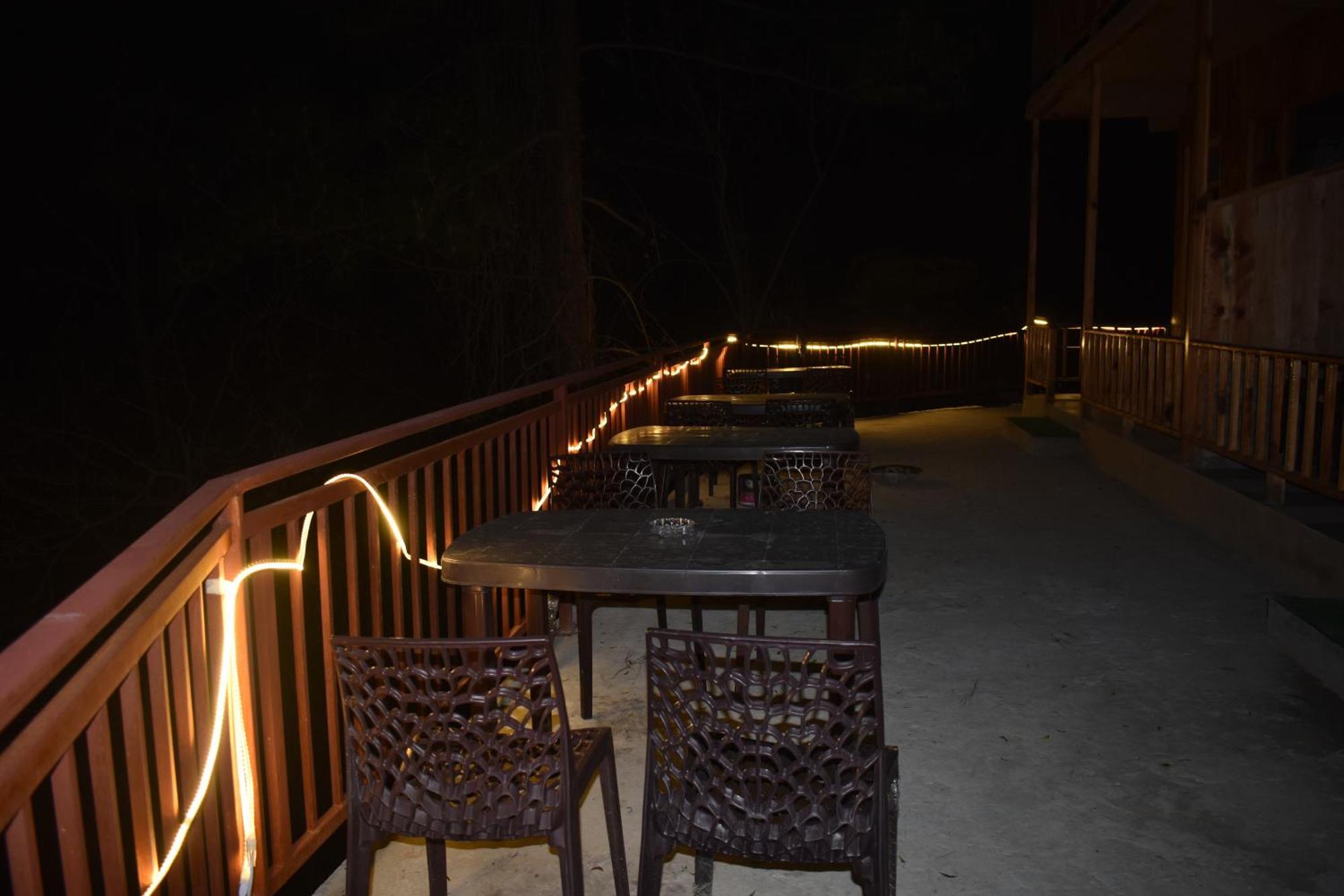 The Fiza Retreat Tirthan Banjār Εξωτερικό φωτογραφία