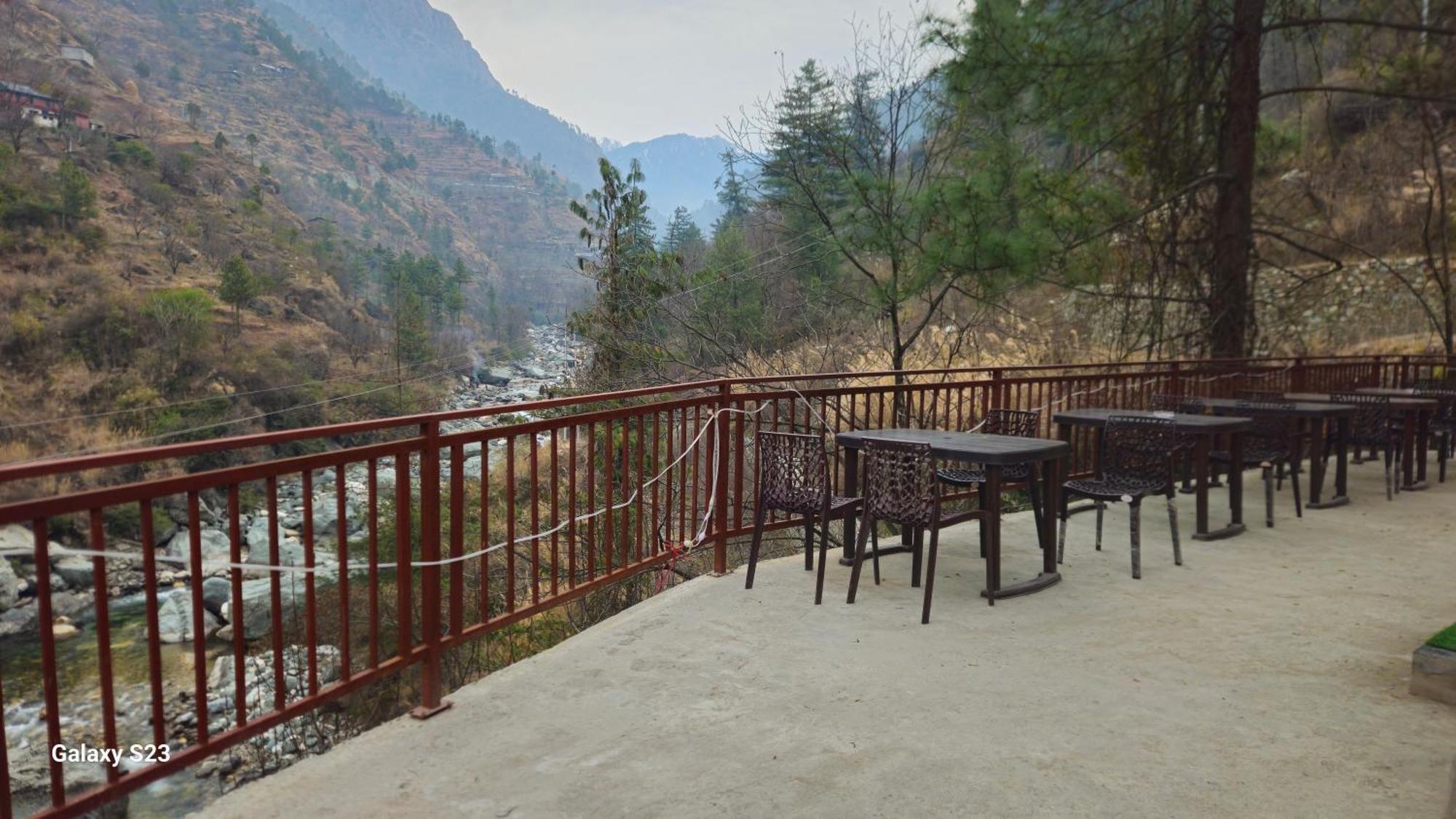 The Fiza Retreat Tirthan Banjār Εξωτερικό φωτογραφία